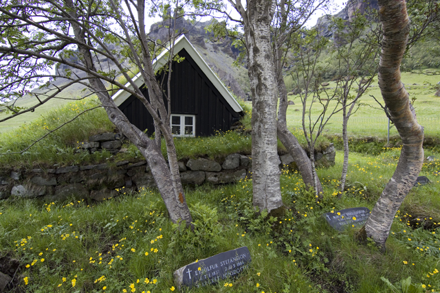 2011-07-06_15-36-18 island.jpg - Kleine Kirche am Gehft Nupsstadur